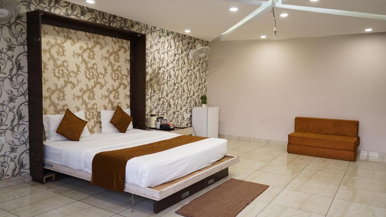 K3 Club Residency Hotel Jhansi Exterior photo